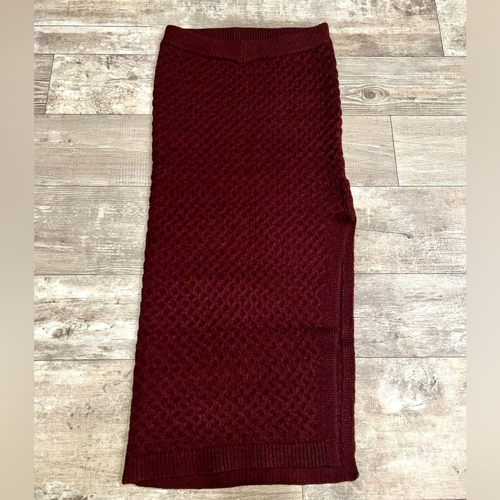 Lush Deep Burgundy Textured Pencil Skirt with Slit Sz Small